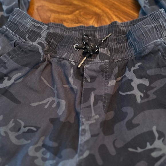 Kids Camouflage Cargo Shorts Ring of Fire - Picture 6 of 8